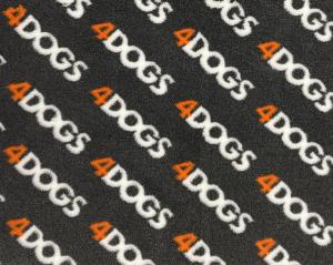 Vetbed hundfäll mörkgrå med 4Dogs-logga. Gummerad baksida. Finns i tre storlekar.