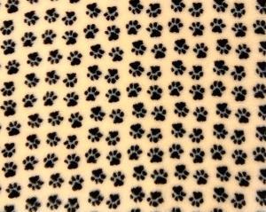 Vetbed hundfäll beige med små bruna tassar. Gummerad baksida.