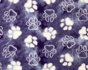 Vetbed hundfäll Kelly. Lilamelerad med vita tassar. Gummerad baksida.