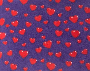 Vetbed hundfäll lila med röda hjärtan, gummerad undersida