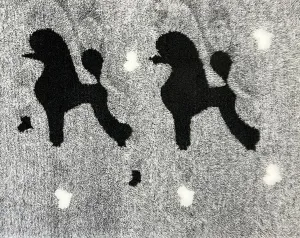 Vetbed hundfäll Gråmelerad med två svarta pudlar och hjärtan. 75x100 cm. Gummerad baksida.