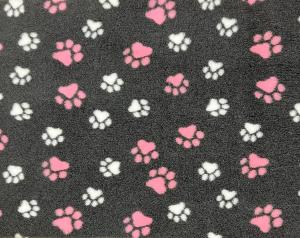 Vetbed hundfäll mörkgrå med rosa och vita tassar. Gummerad baksida.