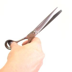 Yento Tanto ergonomisk effileringssax med 35 tänder. 7 tum.