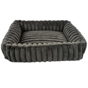 Hundbädd i supermjuk, grafitgrå plysch. Yttermått 55x45x15 cm.