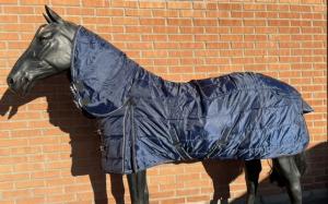 Stalltäcke 300g med hals