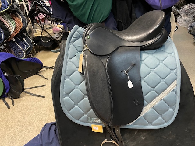 Crown dressyrsadel Regal 17"