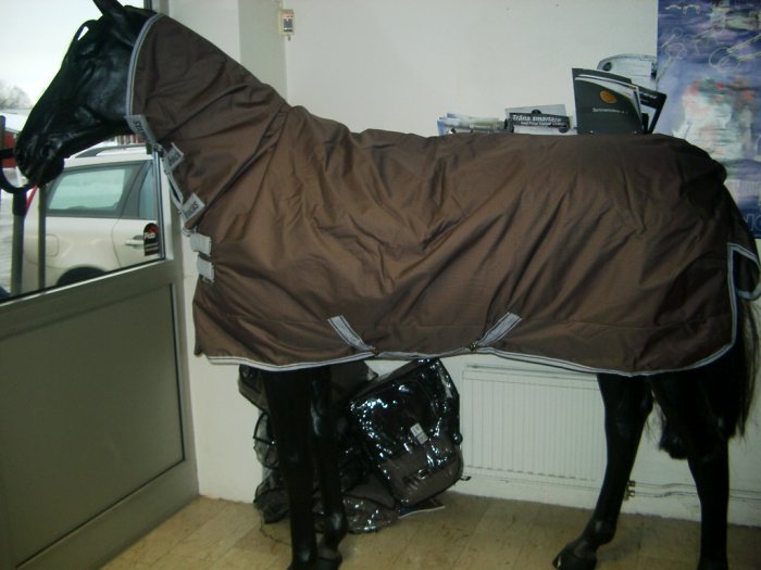 Bucas Freedom Turnout 300g Helhals Brun