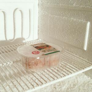 Frost and snow effect spray