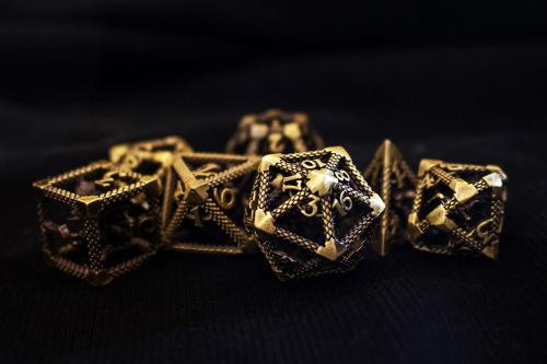 Hollow Dragons- Gold Metal Dice RPG Set (7 tärningar)