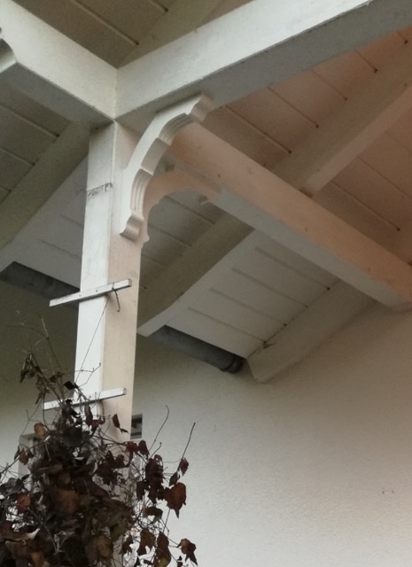 Decorative wooden shelf bracket. No. 41-NG-310