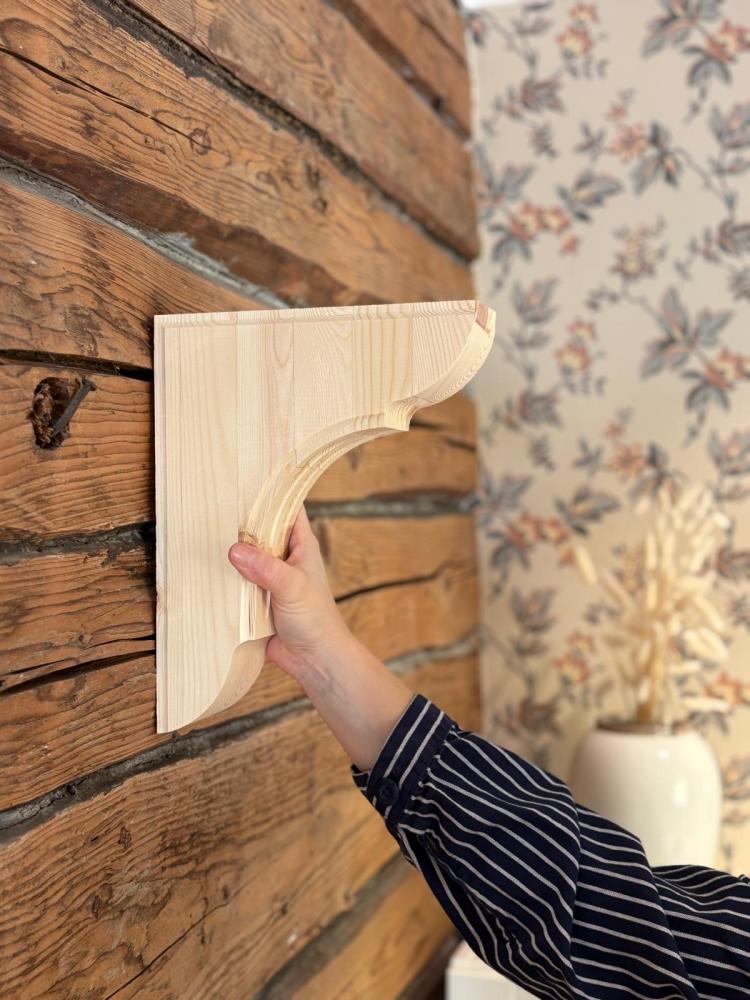 Decorative wooden shelf bracket. No. 41-NG-307