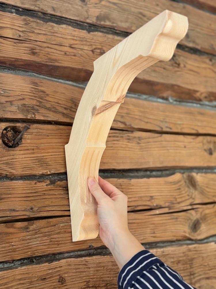 Decorative wooden shelf bracket. No. 41-NG-311