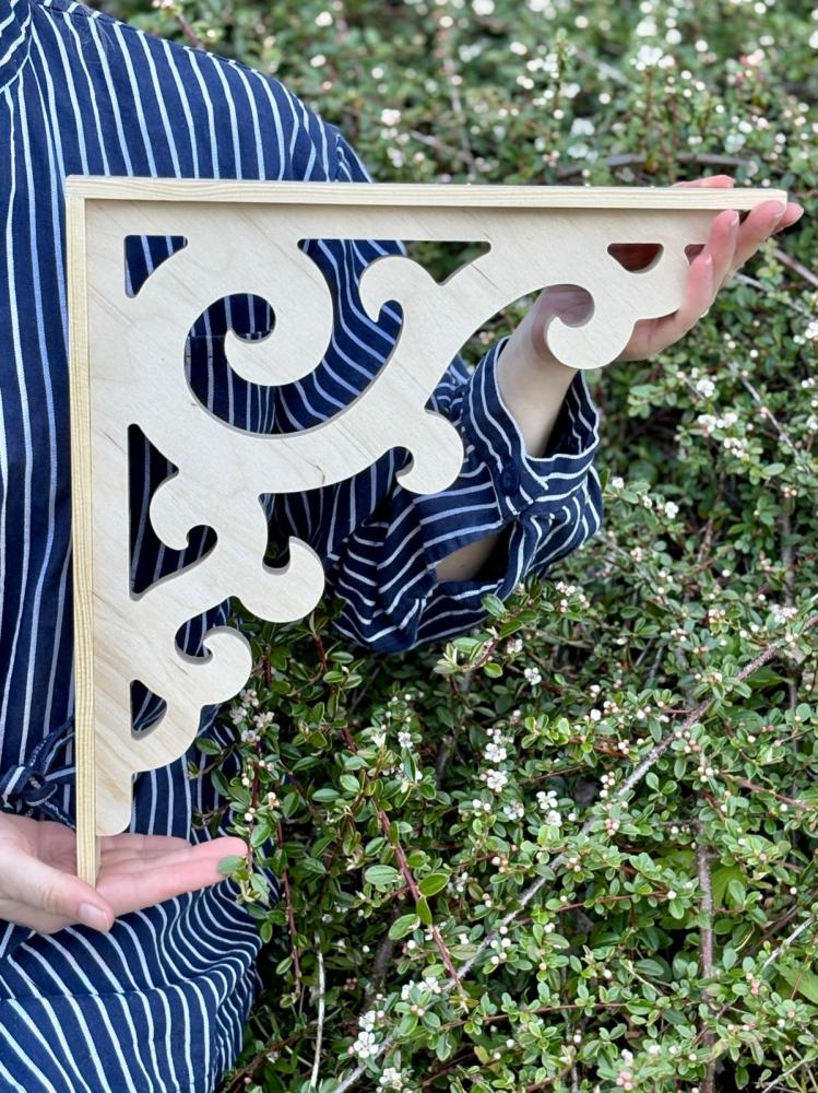 Wooden Victorian Bracket and Frame - No. 1-001-RL