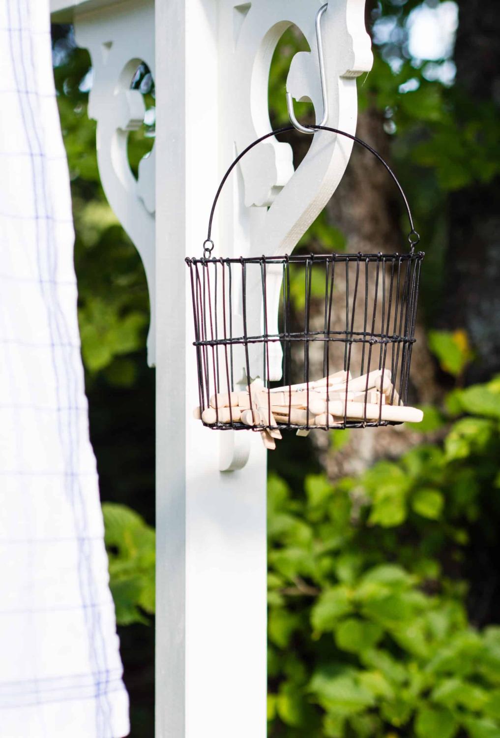 White washing line with bracket 007A from Gaveldekor