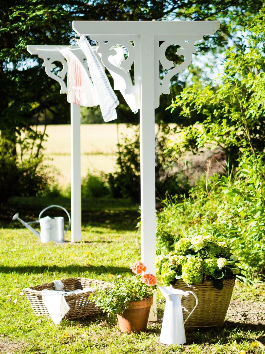 White washing line with bracket 007A from Gaveldekor