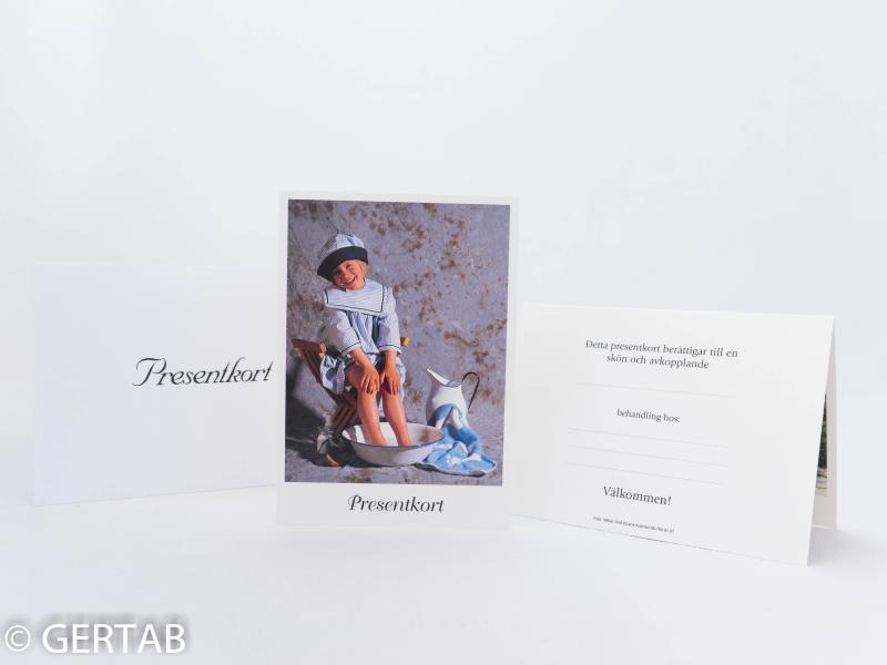 Presentkort flicka i fotbad 10 st blå/vit