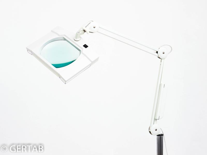 Förstoringslampa Quatro 2x9 w