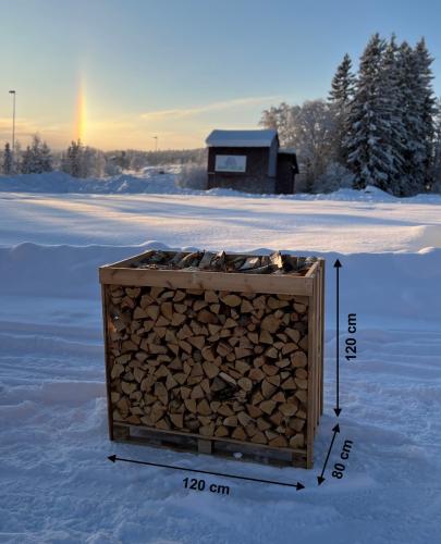 Björkved halvpall ca. 1,5 m3 stjälpt mått (hemleverans fraktfritt i hela Sverige)