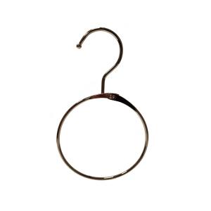 Öppningsbar ring i metall. Med galgkrok för upphängning.