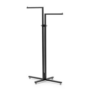 Höj- och sänkbart tvåarmsställ. Fot med fyra ställfötter. Armarna är i olika nivåer. Svart.