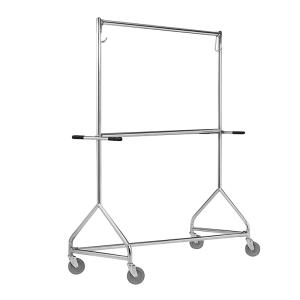 Z-ställ i två våningar. Kraftiga rör och stora hjul.