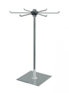 Smyckeställ i kromad metall med en spjutring