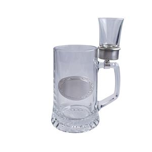 Glassejdel med gravyrplatta och snapsglas