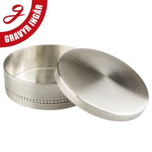 Snusdosa i tenn fri gravyr