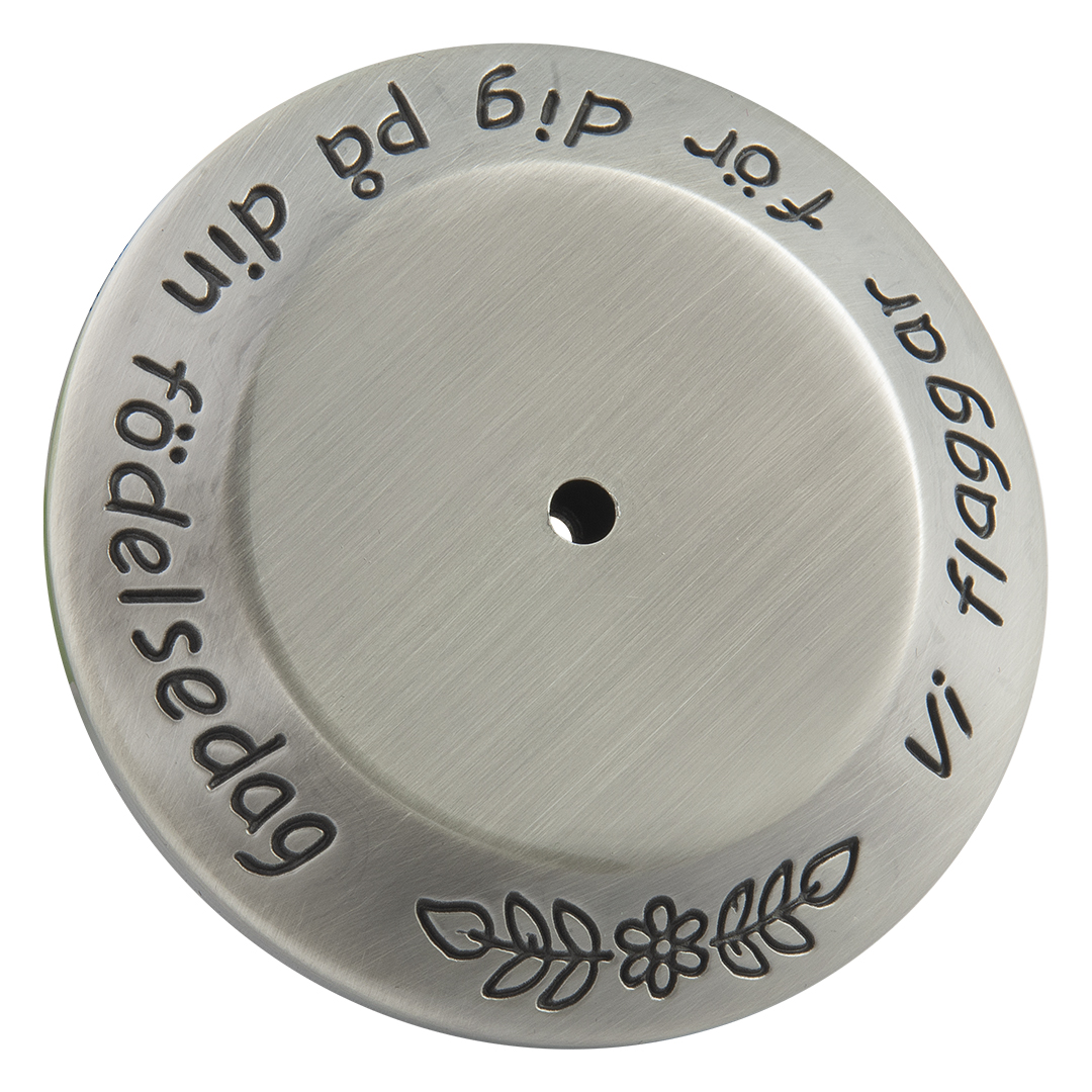 Flaggstång med flagga gravyrbar