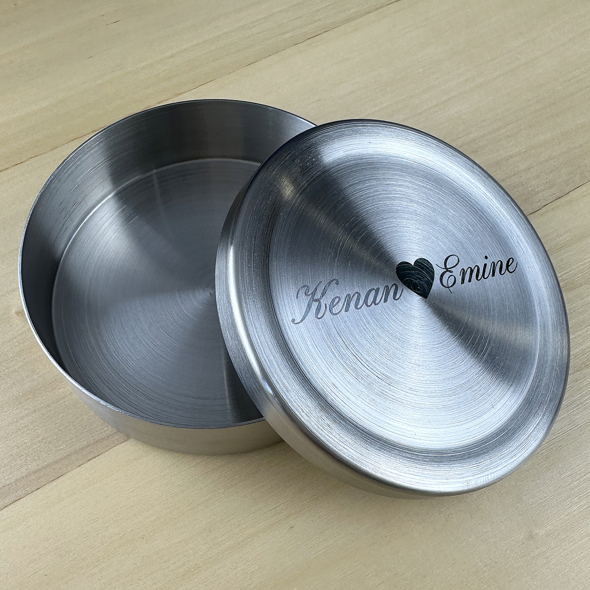 Snusdosa i stål för portionssnus gravyrbar