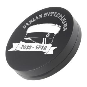 Snusdosa DUS svart studenttryck aluminium gravyrbar