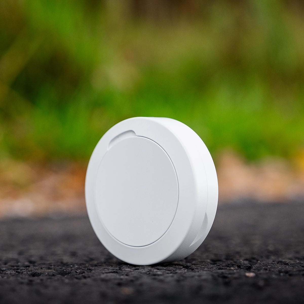 Snusdosa vit med gravyr - aluminium