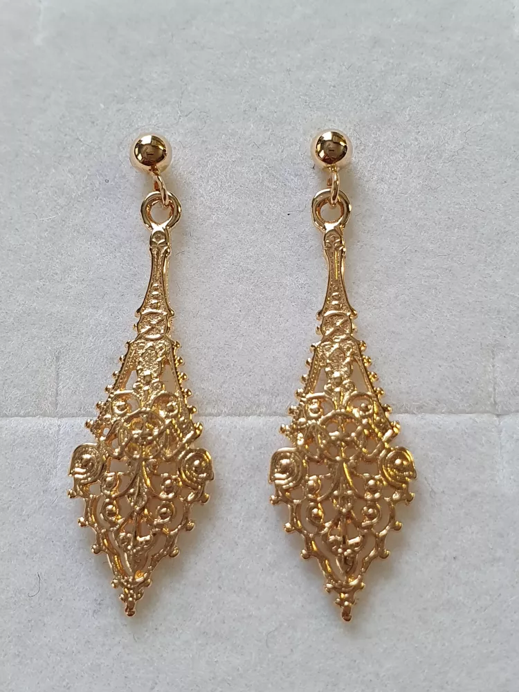 Örhänge genombrutna hängande 18K 180057Ö
