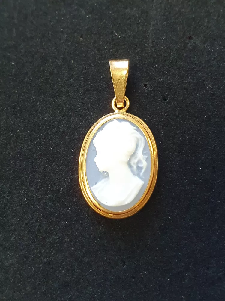 Camé hänge blå 18K 180897H