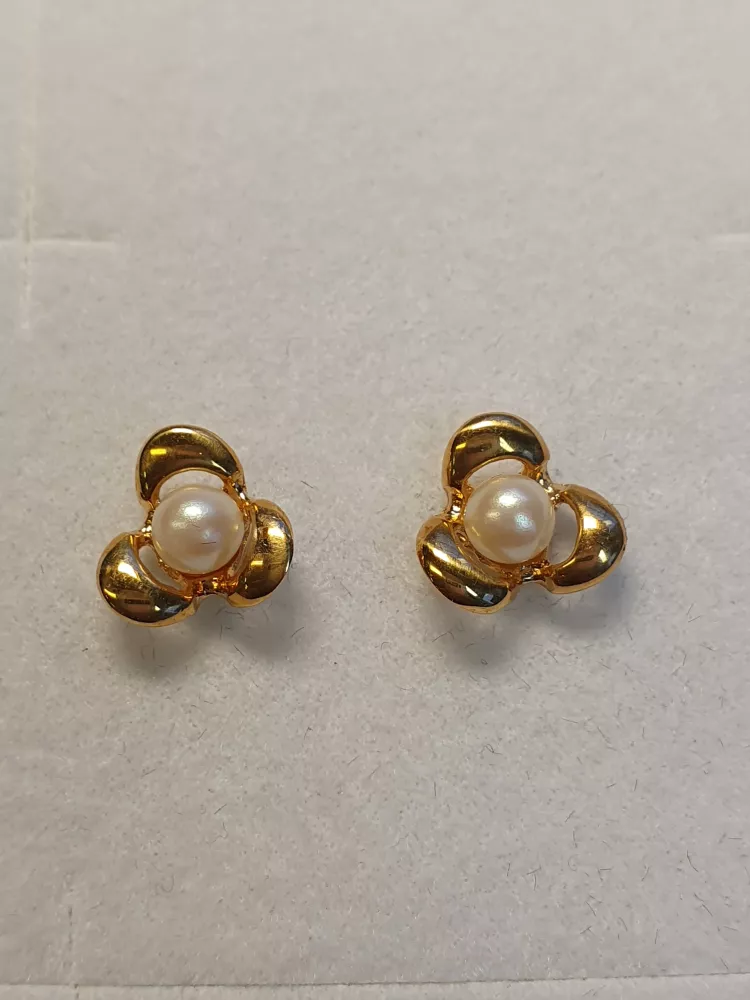 Blomma Örhänge m pärla 18K 180747Ö