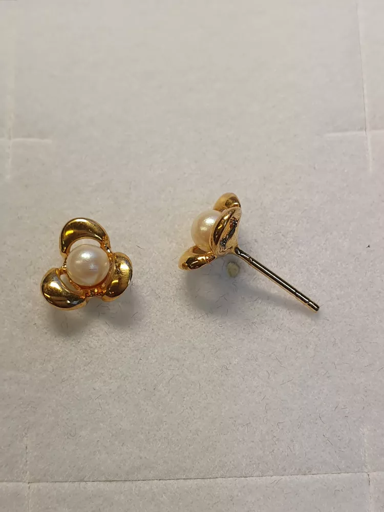 Blomma Örhänge m pärla 18K 180747Ö