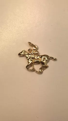 Häst m jockeyryttare 18K 180318H
