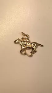 Häst m jockeyryttare 18K 180318H