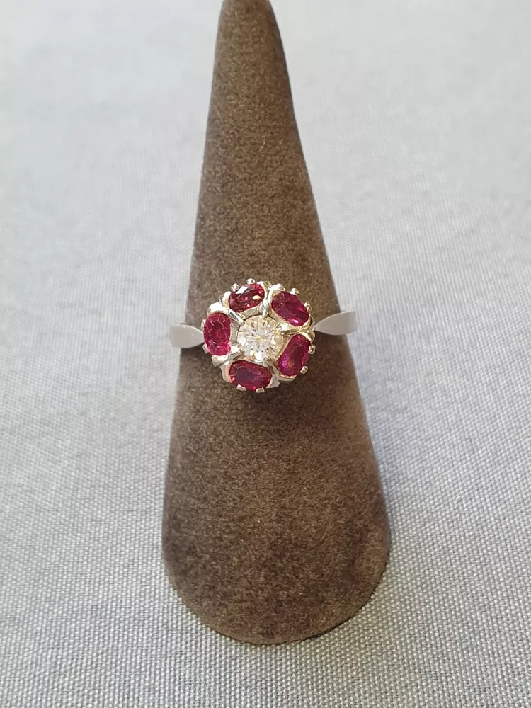 Ring m diamant o rubiner 54,0 4,2gr 18Kvg