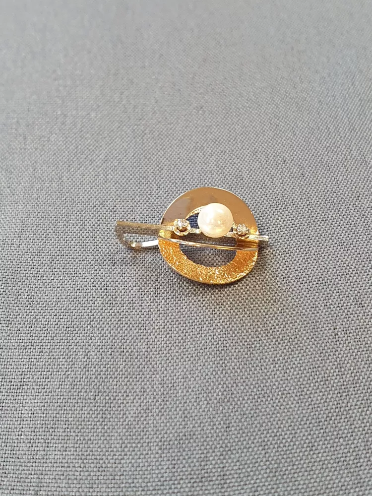 Hängsmycke m pärla och cz sten 2,0gr 18K
