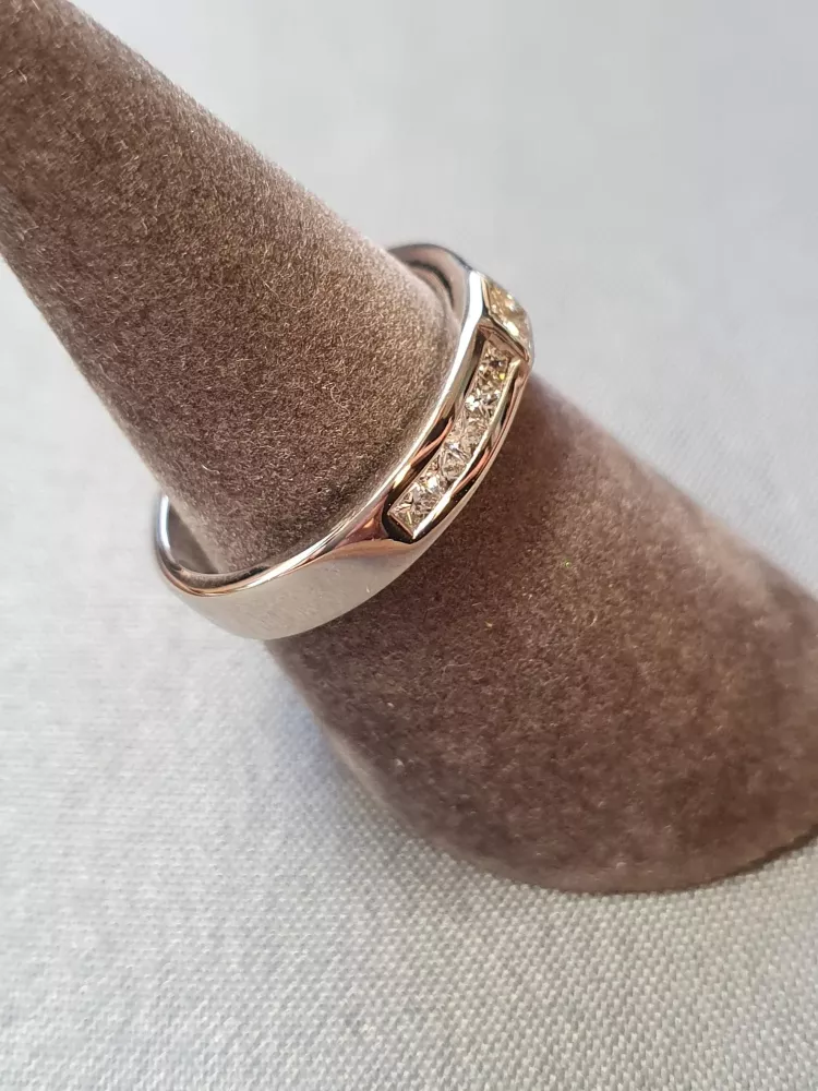 Ring m diamanter 53,0 4,1gr 18K vitguld