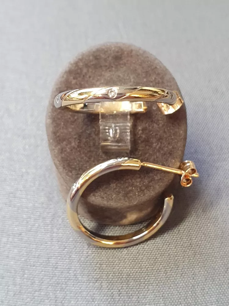 Örhängen creoler m diamanter 7,1gr 18K