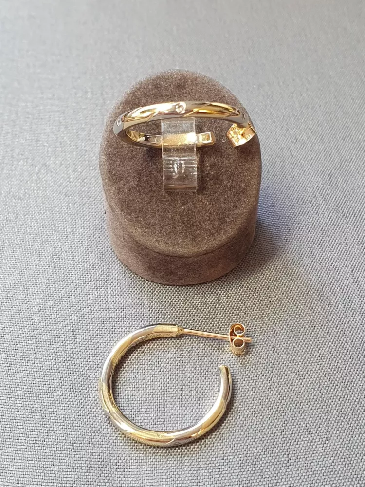 Örhängen creoler m diamanter 7,1gr 18K