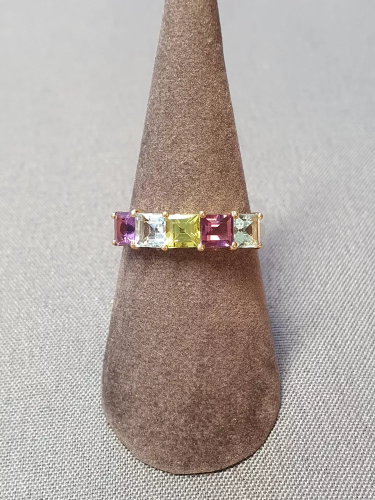 Ring med färgade stenar 55,0 2,1gr 18K
