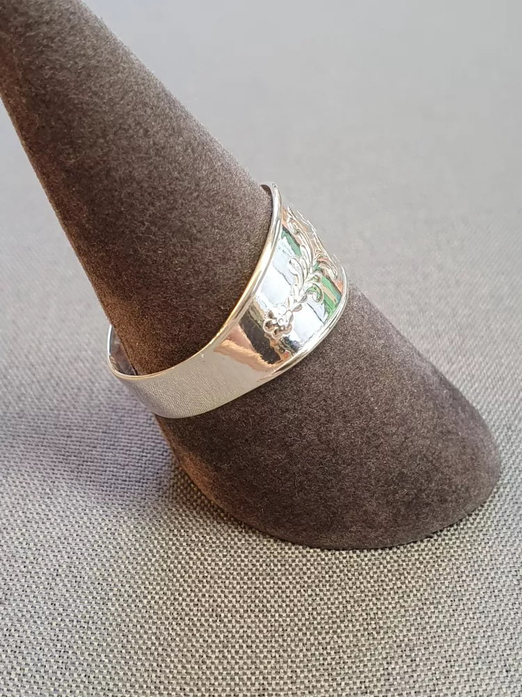 Medelpadsring i silver 9250249R