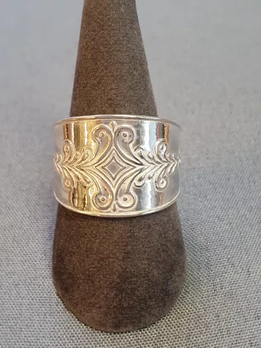 Medelpadsring i silver 9250452R