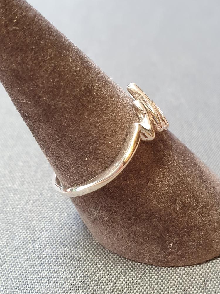 Ring m hjärtkurva 9250827R