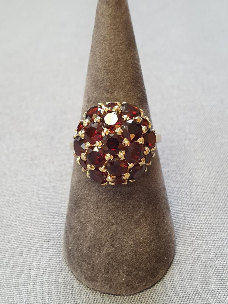 Ring med granater 56,0 7,6gr 18K