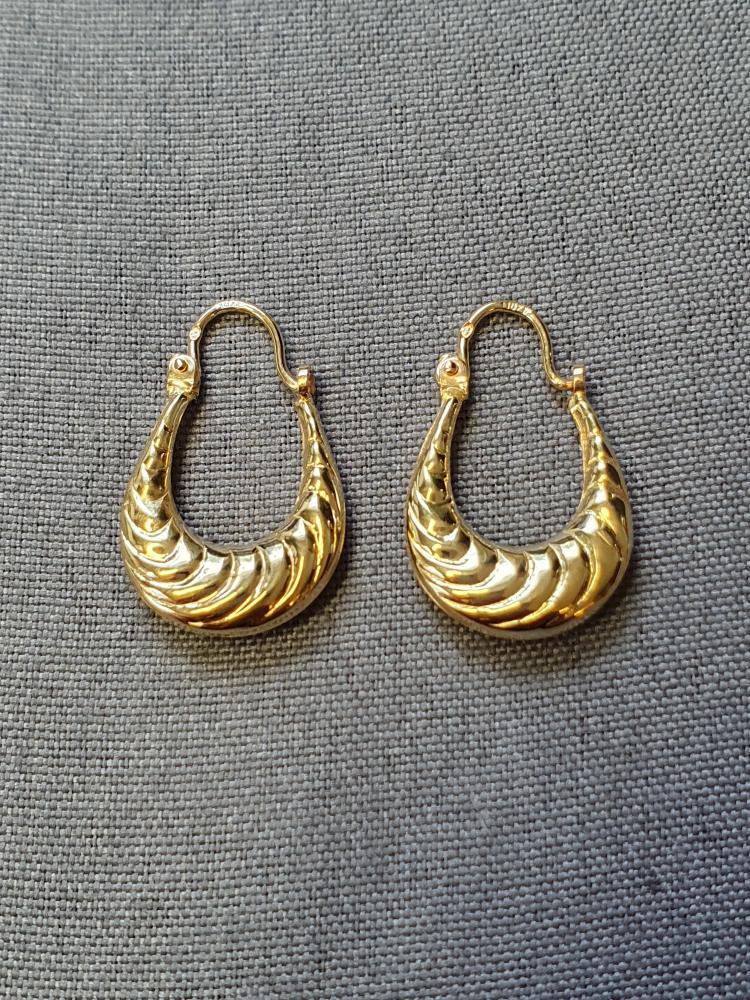 Creolörhängen m mönster 1,5gr 18K