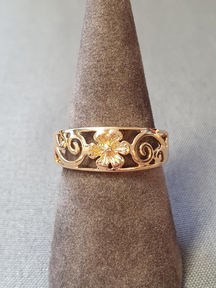 Ring med blomma 55,0 2,8gr 18K